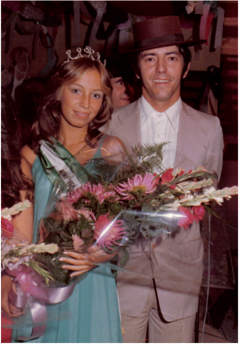 A very young Manuel López Ayala, with the Queen of the Peña Caballista, Virginia Fiestas