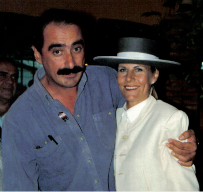 A few years ago, the always distinguished Charlotta Hallberg, as a horsewoman, also enjoyed the presence of the journalist Carlos Herrera, who spent a lively and fun night at the fair surrounded by friends.