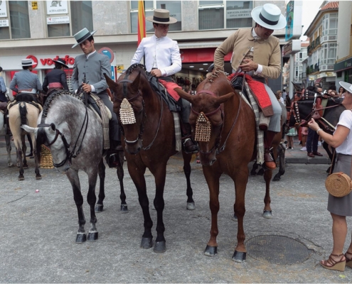 The judge, María Ductor, examining the three riders selected in the Harness and Clothing Contest: Juan José Jiménez, Miguel Ángel Alconchel and José Miguel Barquín.