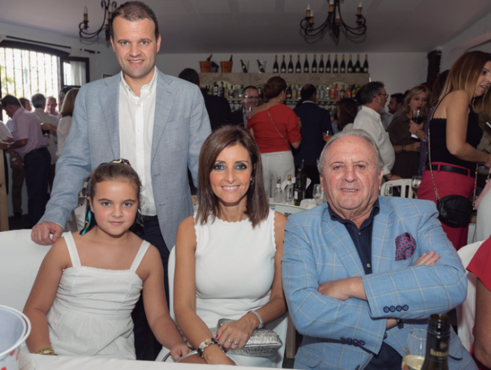 Paco Peñafiel with his son Juan Fernando, his daughter in law Rocío and his granddaughter, the most beautiful, Rocío, like her mother.