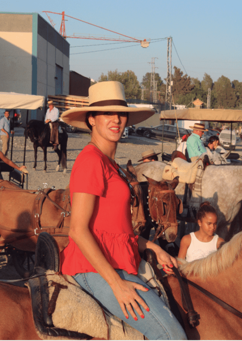 Bonita pose de Carmen López-Ayala a caballo