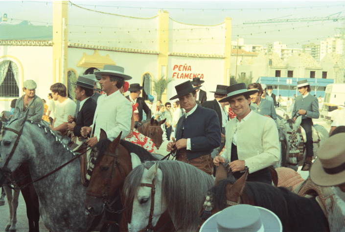 Joaquín García, Luis Blanco y Enrique Cano, frente a la Peña Caballista.