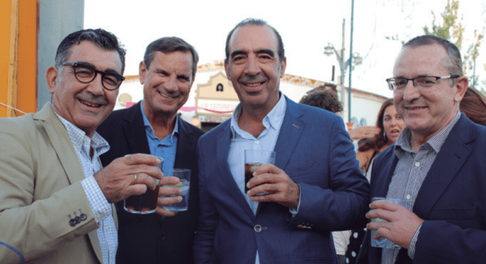 Los hermanos Matías y Paco Fernández junto a Fernando Aguado y Javier Martínez, compañeros del Colegio Mayor Isabel La Católica de Granada con los que jugaban al rugby.