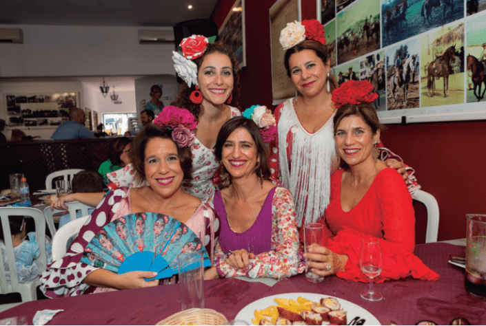 Marta, Begoña, Patricia y Elisa Pérez junto a Claudia Lacobellis. ¡Guapas!