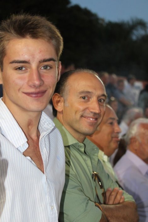 Antonio Martin con su tío Javier y su padre homónimo se desplazaron desde Puente Genil para asistir al Festival Taurino